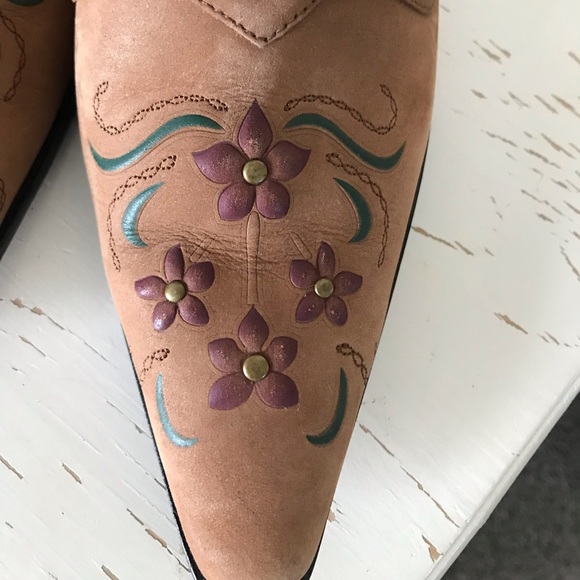 Roper Tan with red/green detailing women’s suede mules, size 8.5 - Picture 4 of 9